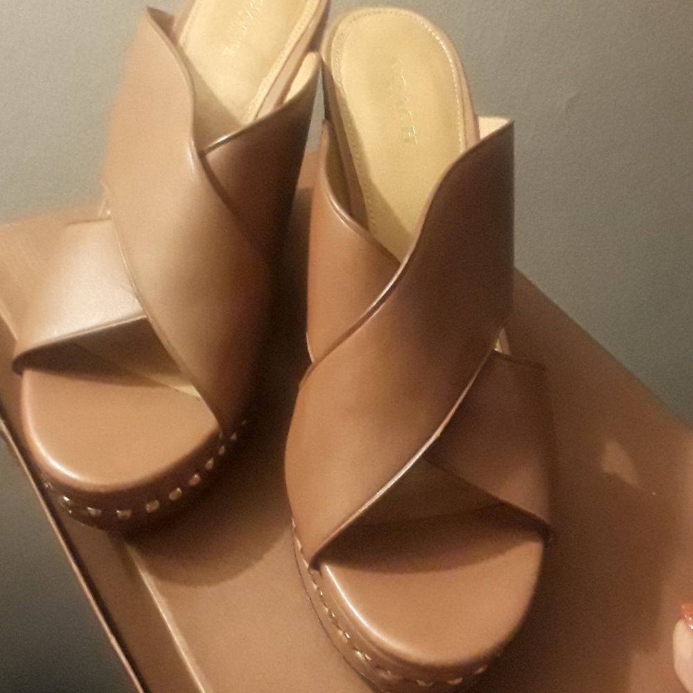 Coach Wedge - Picture 3 of 5